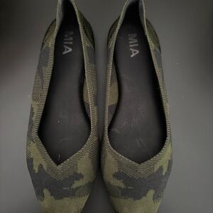 MIA Women's Green and Black Camouflage Loafers